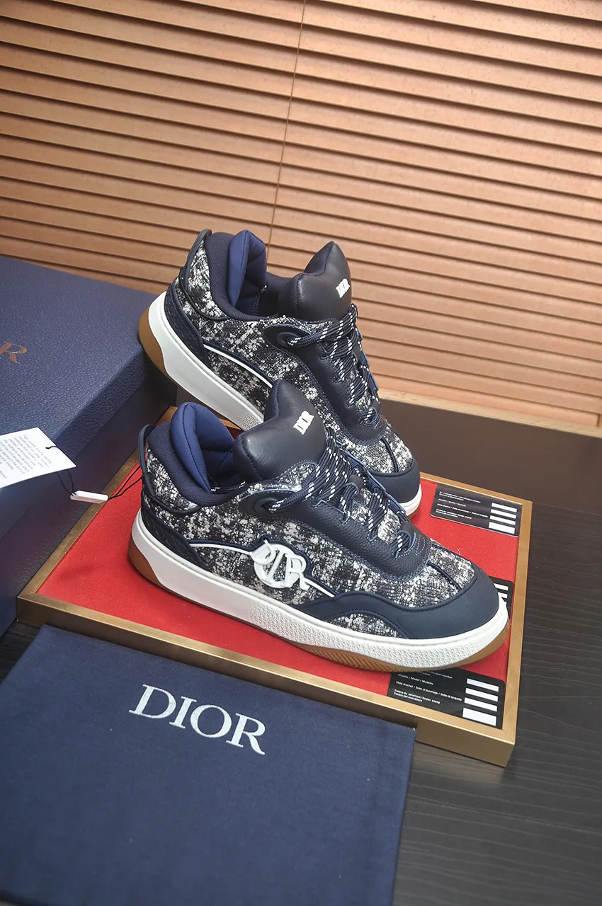Men's men's shoes 💰: 800💶 (top original order) Brand: Dior (Dior) Standard code: Men's code 39-44 (45 customized) Grade: Same as the official website Material: Top original cowhide stitched together Original wear-resistant and lightweight outsole Style category: Fashionable casual shoes Distinguished luxury brand elements top luxury Color: Actual picture color